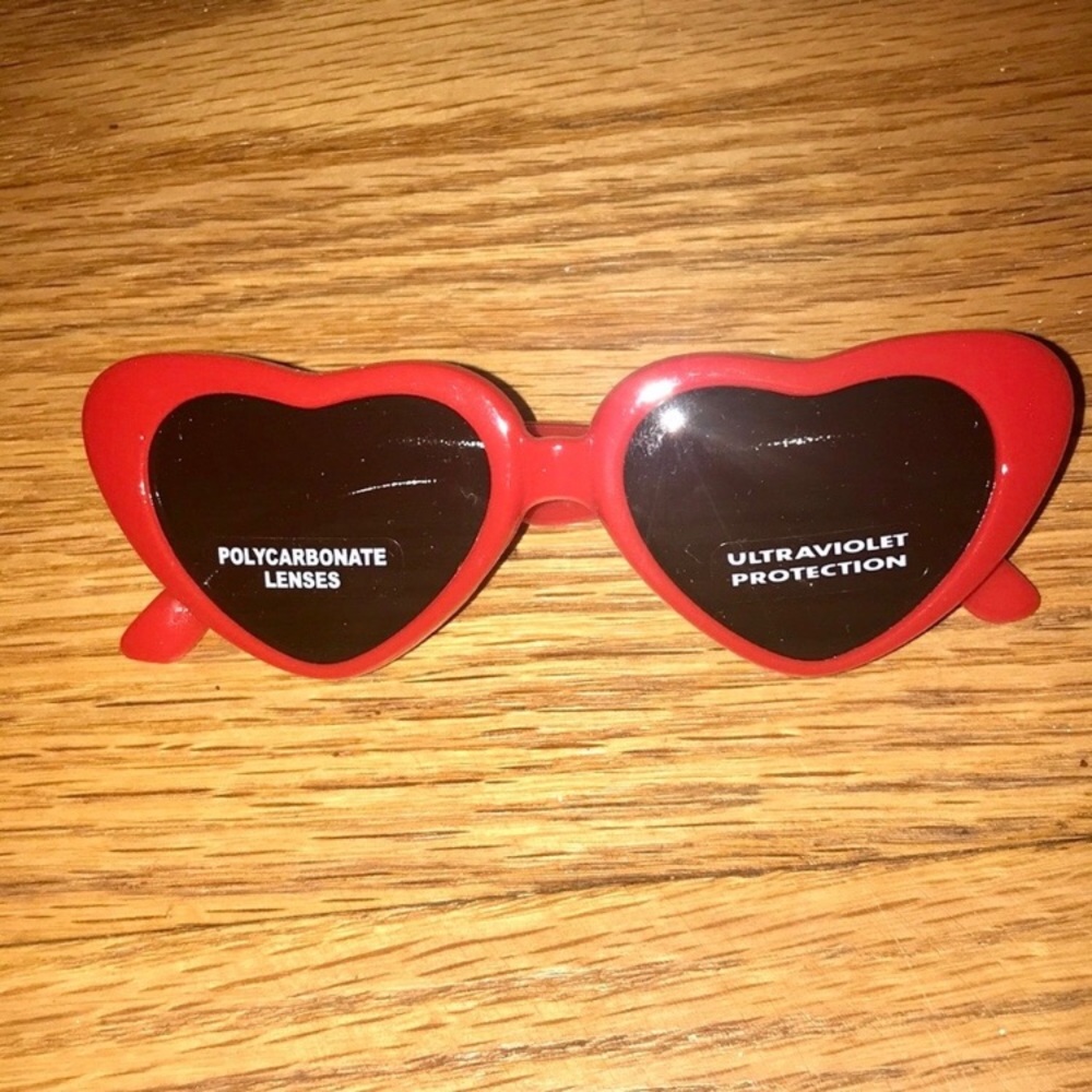 PRINCESS Heart Sunglasses - Picture 2 of 4